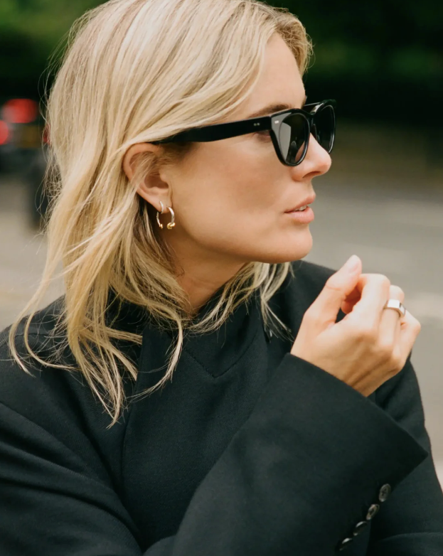 Lucy Williams Knot Small Hoop Earrings (8433809162437)