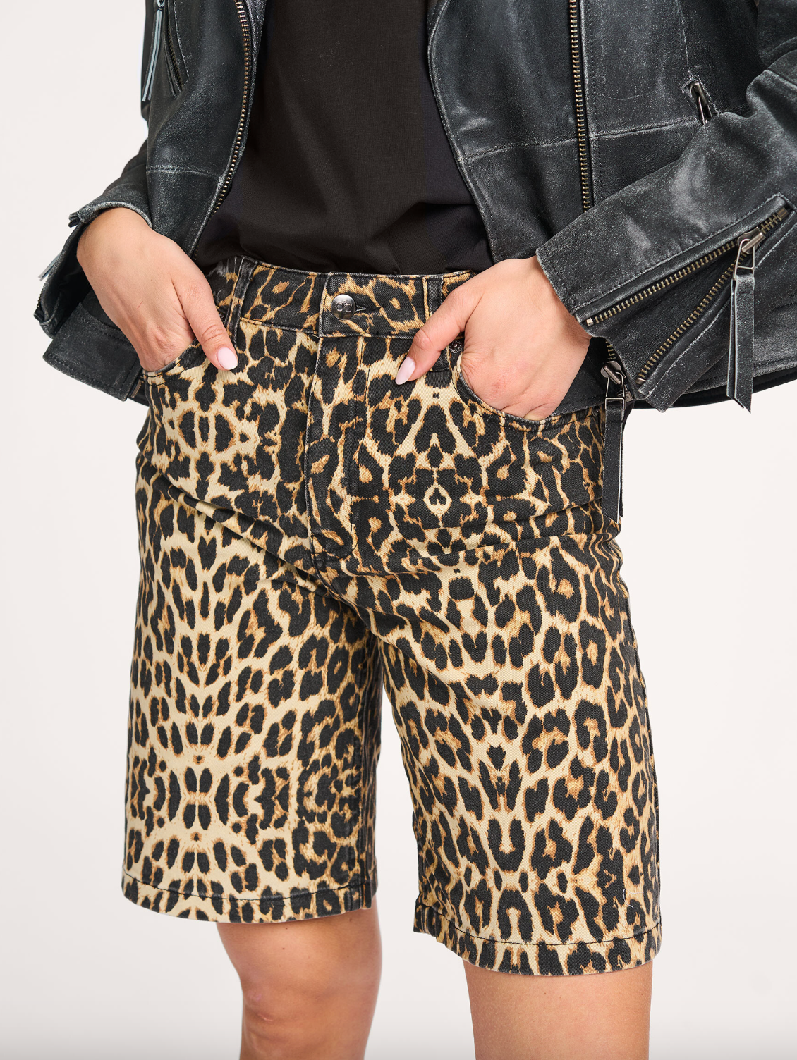 Leo Bermuda Shorts (8303756837061)