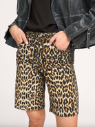 Leo Bermuda Shorts (8303756837061)