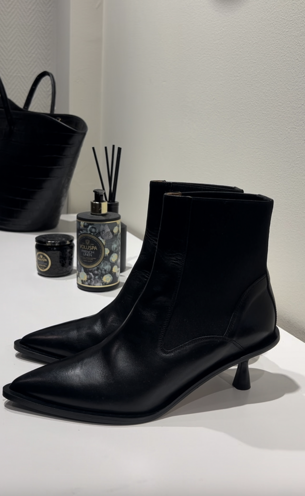 Trino Black Leather Ankle Boots (7471384461509)